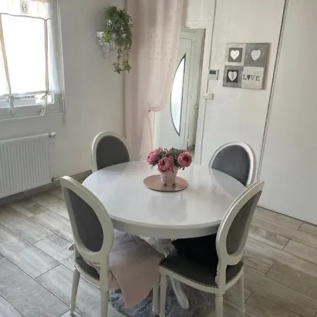 Julia Lits Separes Homestay